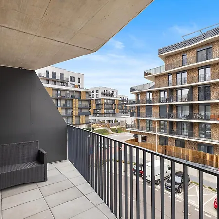 Moderny S Parkovanim V Novostavbe